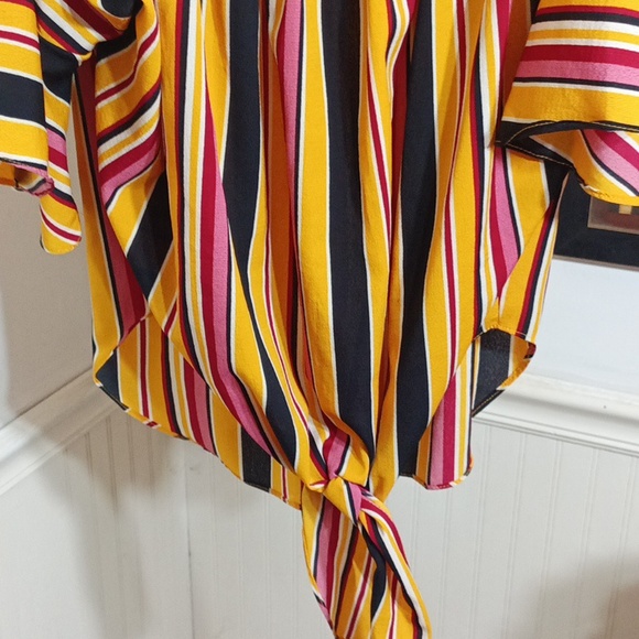 🟢4/$15🟢 4oz (A4) umgee tie waist blouse - Picture 3 of 5